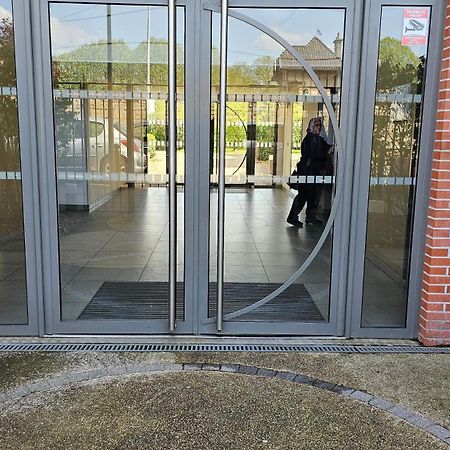 Entire Appartment, 2 Rooms Confortable At Creteil Luaran gambar
