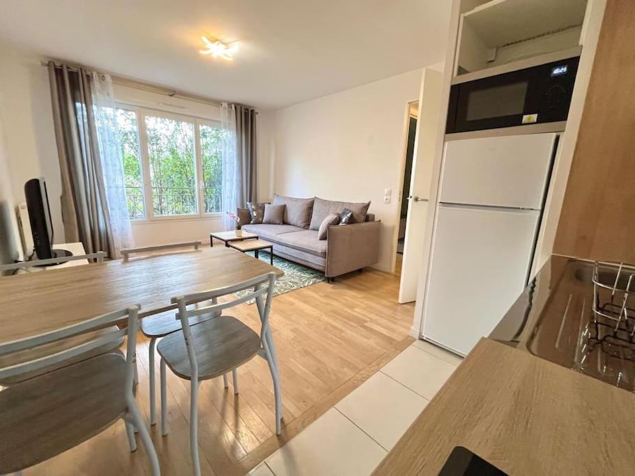 Entire Appartment, 2 Rooms Confortable At Creteil Luaran gambar
