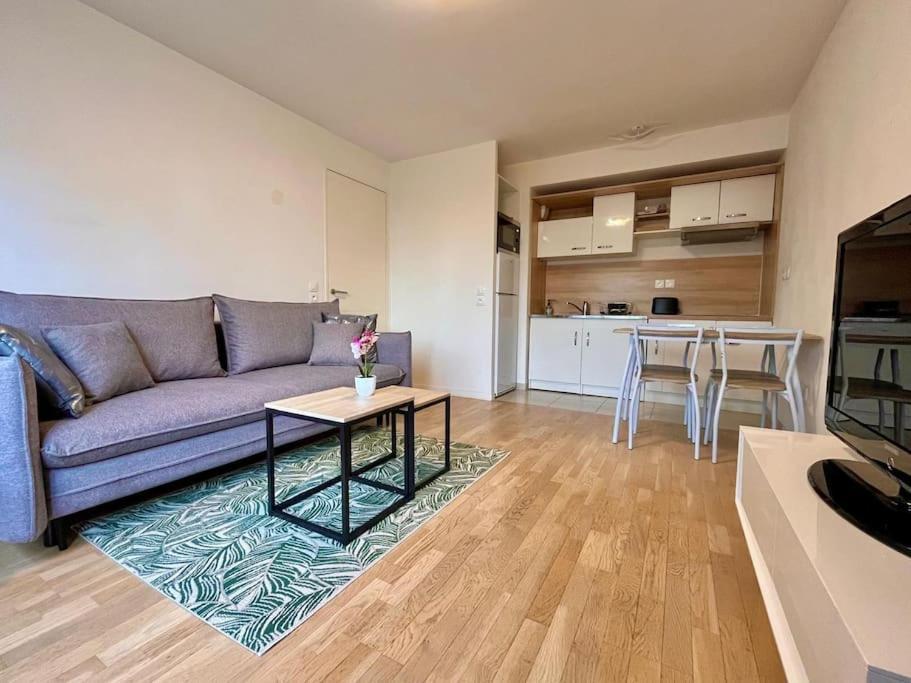 Entire Appartment, 2 Rooms Confortable At Creteil Luaran gambar